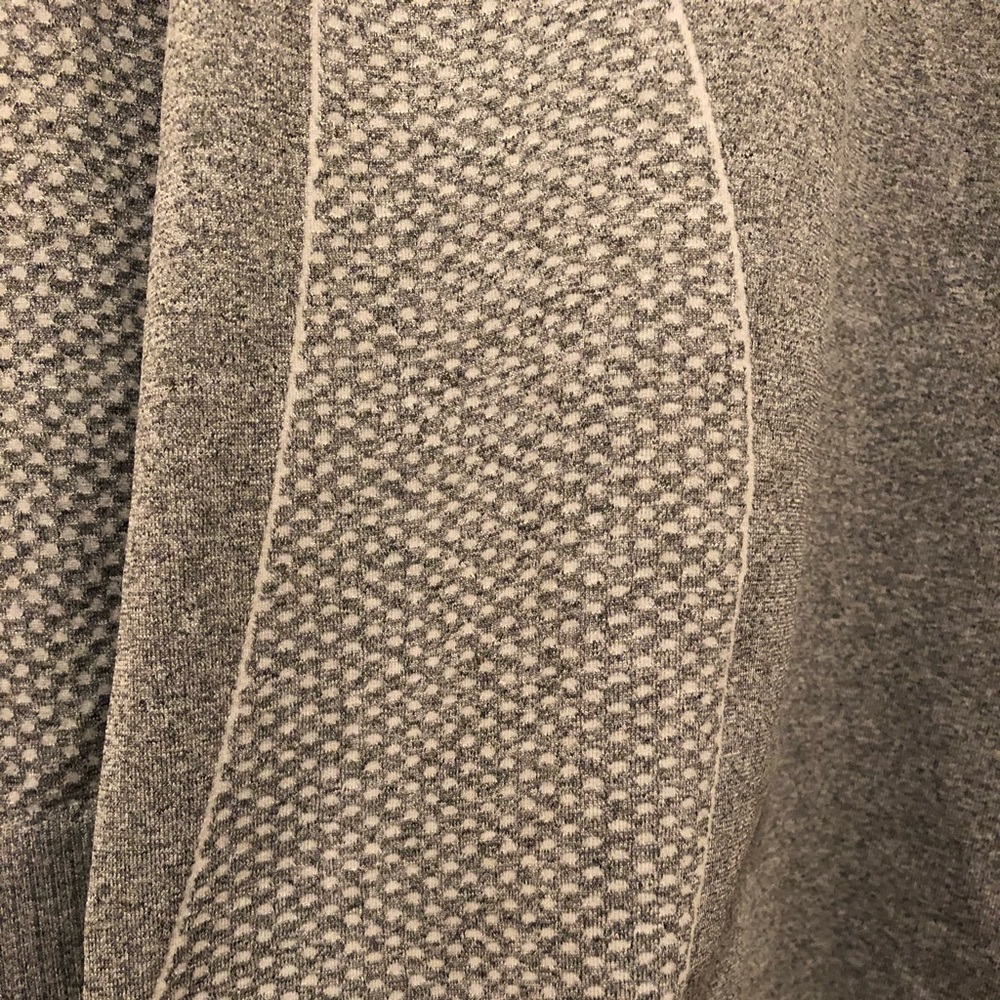 NWOT Gap Fit Athletic Top - Picture 5 of 5